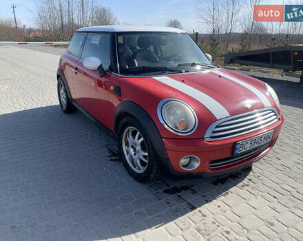 Червоний Міні Cooper, об'ємом двигуна 1.6 л та пробігом 177 тис. км за 5500 $, фото 1 на Automoto.ua