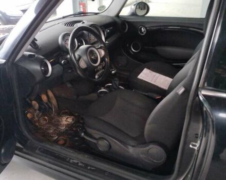 Мини Купер, объемом двигателя 1.4 л и пробегом 249 тыс. км за 5500 $, фото 4 на Automoto.ua