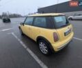 Желтый Мини Купер, объемом двигателя 1.6 л и пробегом 210 тыс. км за 3950 $, фото 1 на Automoto.ua