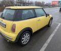 Желтый Мини Купер, объемом двигателя 1.6 л и пробегом 210 тыс. км за 3950 $, фото 4 на Automoto.ua