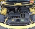 Желтый Мини Купер, объемом двигателя 1.6 л и пробегом 210 тыс. км за 3950 $, фото 6 на Automoto.ua