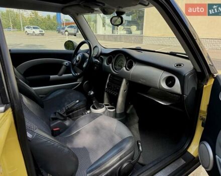 Жовтий Міні Cooper, об'ємом двигуна 1.6 л та пробігом 208 тис. км за 3950 $, фото 14 на Automoto.ua