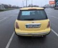 Желтый Мини Купер, объемом двигателя 1.6 л и пробегом 210 тыс. км за 3950 $, фото 5 на Automoto.ua