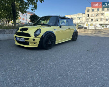 Желтый Мини Купер, объемом двигателя 1.58 л и пробегом 160 тыс. км за 12000 $, фото 2 на Automoto.ua