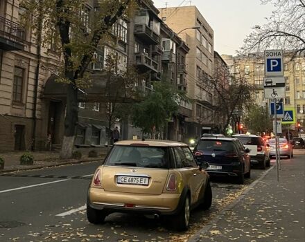 Желтый Мини Купер, объемом двигателя 1.6 л и пробегом 233 тыс. км за 5000 $, фото 1 на Automoto.ua