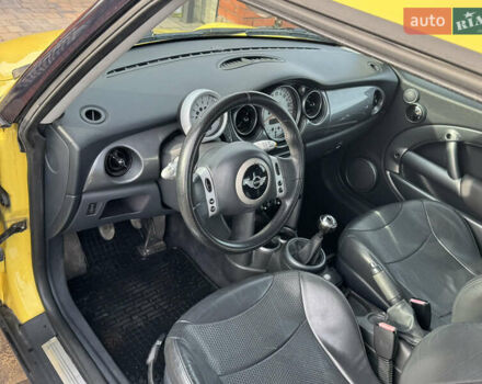 Жовтий Міні Cooper, об'ємом двигуна 1.6 л та пробігом 253 тис. км за 4200 $, фото 5 на Automoto.ua