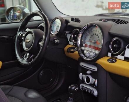 Желтый Мини Купер, объемом двигателя 1.6 л и пробегом 201 тыс. км за 6990 $, фото 50 на Automoto.ua
