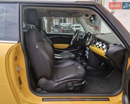Желтый Мини Купер, объемом двигателя 1.6 л и пробегом 201 тыс. км за 6990 $, фото 45 на Automoto.ua