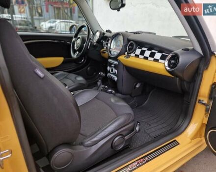 Желтый Мини Купер, объемом двигателя 1.6 л и пробегом 201 тыс. км за 6990 $, фото 44 на Automoto.ua
