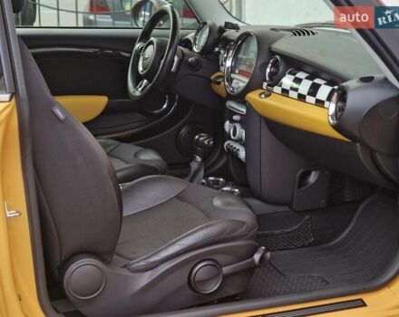 Желтый Мини Купер, объемом двигателя 1.6 л и пробегом 201 тыс. км за 6990 $, фото 47 на Automoto.ua