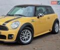 Желтый Мини Купер, объемом двигателя 1.6 л и пробегом 201 тыс. км за 6990 $, фото 10 на Automoto.ua