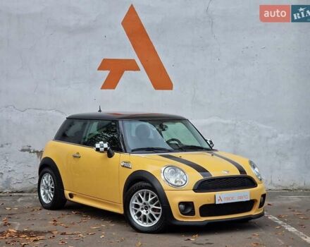 Желтый Мини Купер, объемом двигателя 1.6 л и пробегом 201 тыс. км за 6990 $, фото 13 на Automoto.ua