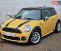 Желтый Мини Купер, объемом двигателя 1.6 л и пробегом 201 тыс. км за 6990 $, фото 9 на Automoto.ua