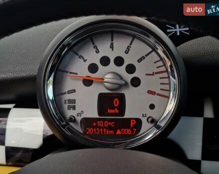 Желтый Мини Купер, объемом двигателя 1.6 л и пробегом 201 тыс. км за 6990 $, фото 58 на Automoto.ua