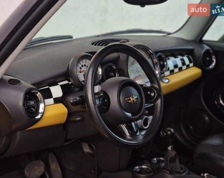 Желтый Мини Купер, объемом двигателя 1.6 л и пробегом 201 тыс. км за 6990 $, фото 43 на Automoto.ua