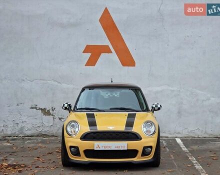 Желтый Мини Купер, объемом двигателя 1.6 л и пробегом 201 тыс. км за 6990 $, фото 1 на Automoto.ua