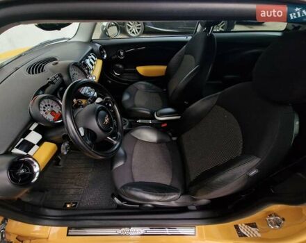 Желтый Мини Купер, объемом двигателя 1.6 л и пробегом 201 тыс. км за 6990 $, фото 40 на Automoto.ua