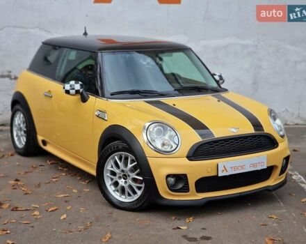 Желтый Мини Купер, объемом двигателя 1.6 л и пробегом 201 тыс. км за 6990 $, фото 14 на Automoto.ua