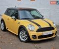 Желтый Мини Купер, объемом двигателя 1.6 л и пробегом 201 тыс. км за 6990 $, фото 14 на Automoto.ua