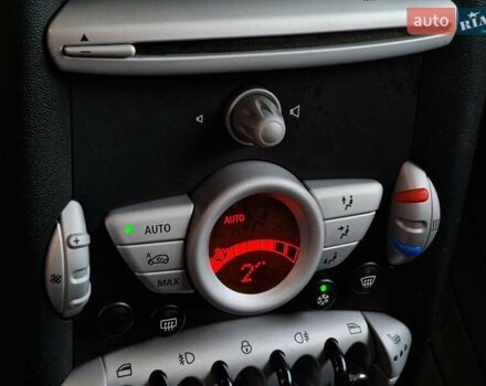 Желтый Мини Купер, объемом двигателя 1.6 л и пробегом 201 тыс. км за 6990 $, фото 54 на Automoto.ua