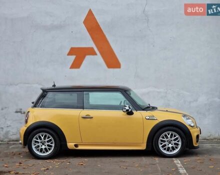Желтый Мини Купер, объемом двигателя 1.6 л и пробегом 201 тыс. км за 6990 $, фото 18 на Automoto.ua