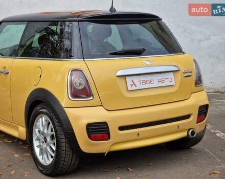 Желтый Мини Купер, объемом двигателя 1.6 л и пробегом 201 тыс. км за 6990 $, фото 28 на Automoto.ua