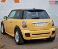 Желтый Мини Купер, объемом двигателя 1.6 л и пробегом 201 тыс. км за 6990 $, фото 37 на Automoto.ua