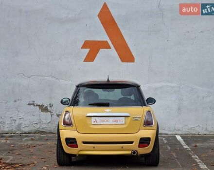 Желтый Мини Купер, объемом двигателя 1.6 л и пробегом 201 тыс. км за 6990 $, фото 34 на Automoto.ua