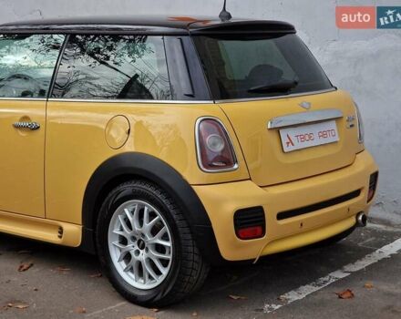 Желтый Мини Купер, объемом двигателя 1.6 л и пробегом 201 тыс. км за 6990 $, фото 23 на Automoto.ua