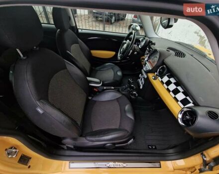 Желтый Мини Купер, объемом двигателя 1.6 л и пробегом 201 тыс. км за 6990 $, фото 46 на Automoto.ua