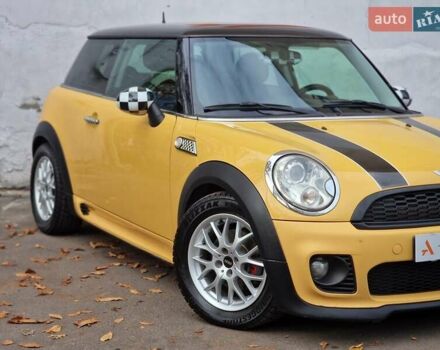 Желтый Мини Купер, объемом двигателя 1.6 л и пробегом 201 тыс. км за 6990 $, фото 16 на Automoto.ua