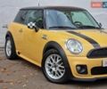 Желтый Мини Купер, объемом двигателя 1.6 л и пробегом 201 тыс. км за 6990 $, фото 16 на Automoto.ua