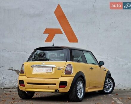 Желтый Мини Купер, объемом двигателя 1.6 л и пробегом 201 тыс. км за 6990 $, фото 31 на Automoto.ua