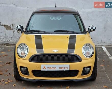 Желтый Мини Купер, объемом двигателя 1.6 л и пробегом 201 тыс. км за 6990 $, фото 3 на Automoto.ua
