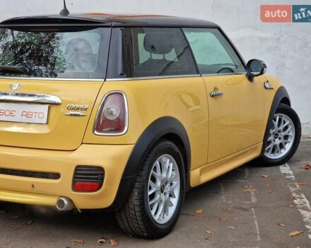Желтый Мини Купер, объемом двигателя 1.6 л и пробегом 201 тыс. км за 6990 $, фото 32 на Automoto.ua