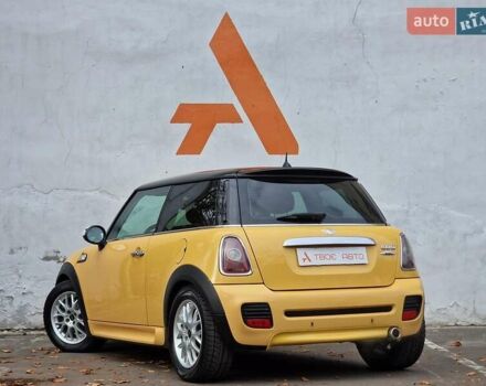 Желтый Мини Купер, объемом двигателя 1.6 л и пробегом 201 тыс. км за 6990 $, фото 26 на Automoto.ua