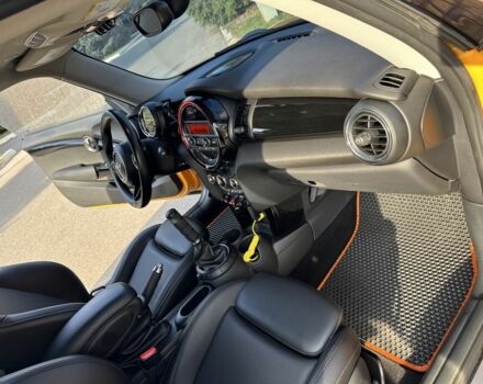 Жовтий Міні Cooper, об'ємом двигуна 1.5 л та пробігом 210 тис. км за 10000 $, фото 8 на Automoto.ua