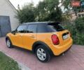 Желтый Мини Купер, объемом двигателя 1.5 л и пробегом 90 тыс. км за 14999 $, фото 3 на Automoto.ua