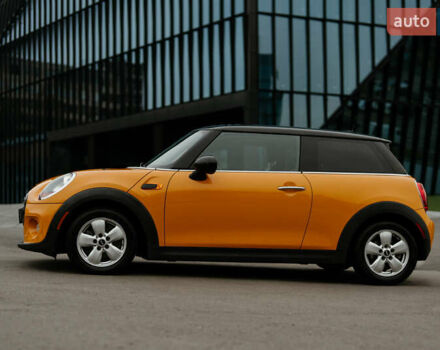 Жовтий Міні Cooper, об'ємом двигуна 1.5 л та пробігом 122 тис. км за 10999 $, фото 5 на Automoto.ua