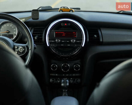 Жовтий Міні Cooper, об'ємом двигуна 1.5 л та пробігом 122 тис. км за 10999 $, фото 19 на Automoto.ua