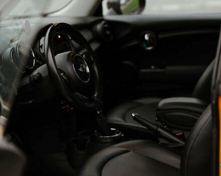 Жовтий Міні Cooper, об'ємом двигуна 1.5 л та пробігом 122 тис. км за 10999 $, фото 3 на Automoto.ua