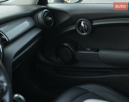 Жовтий Міні Cooper, об'ємом двигуна 1.5 л та пробігом 122 тис. км за 10999 $, фото 8 на Automoto.ua