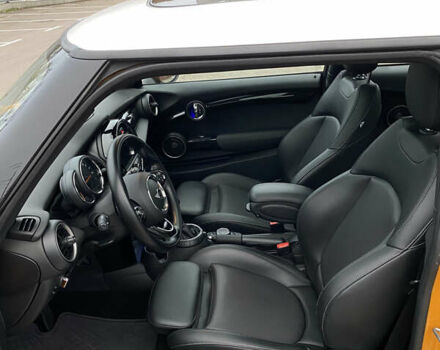 Желтый Мини Купер, объемом двигателя 2 л и пробегом 150 тыс. км за 13500 $, фото 25 на Automoto.ua