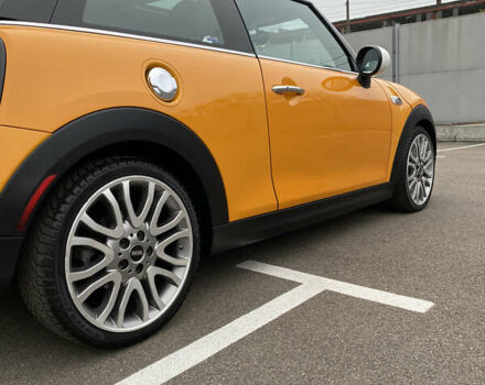 Желтый Мини Купер, объемом двигателя 2 л и пробегом 150 тыс. км за 13500 $, фото 18 на Automoto.ua