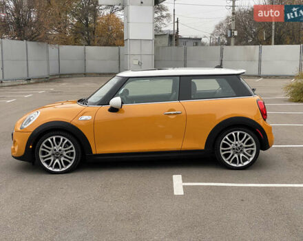 Желтый Мини Купер, объемом двигателя 2 л и пробегом 150 тыс. км за 13500 $, фото 3 на Automoto.ua