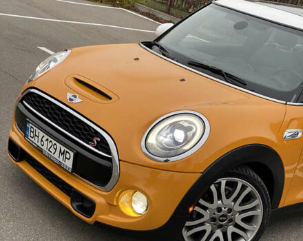 Желтый Мини Купер, объемом двигателя 2 л и пробегом 150 тыс. км за 13500 $, фото 1 на Automoto.ua