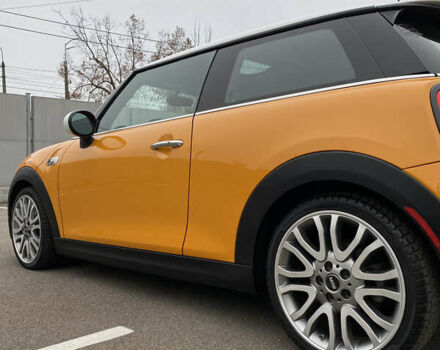 Желтый Мини Купер, объемом двигателя 2 л и пробегом 150 тыс. км за 13500 $, фото 17 на Automoto.ua