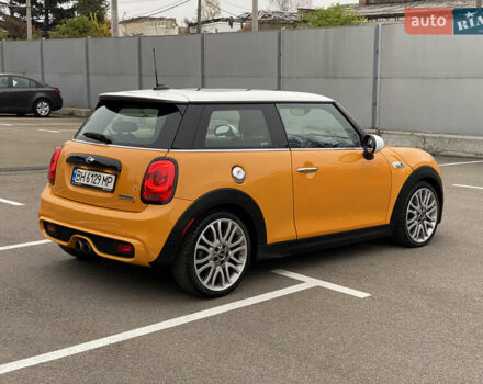 Желтый Мини Купер, объемом двигателя 2 л и пробегом 150 тыс. км за 13500 $, фото 6 на Automoto.ua