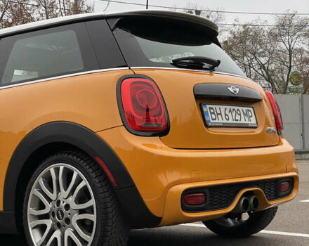 Желтый Мини Купер, объемом двигателя 2 л и пробегом 150 тыс. км за 13500 $, фото 14 на Automoto.ua