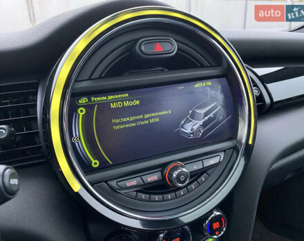 Желтый Мини Купер, объемом двигателя 2 л и пробегом 150 тыс. км за 13500 $, фото 45 на Automoto.ua